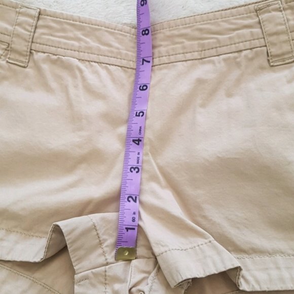 Old Navy midrise khaki shorts with dolphin hem - Picture 8 of 8